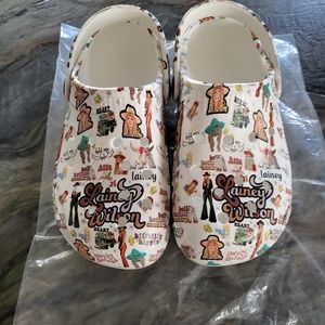 Lainey Wilson Crocs